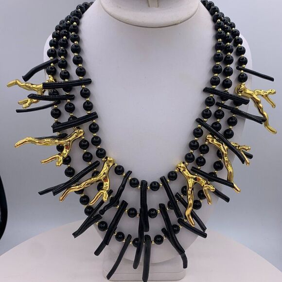 Necklace, new, triple strand, black coral, onyx beads, gold plated resin coral - Picture 3 of 15